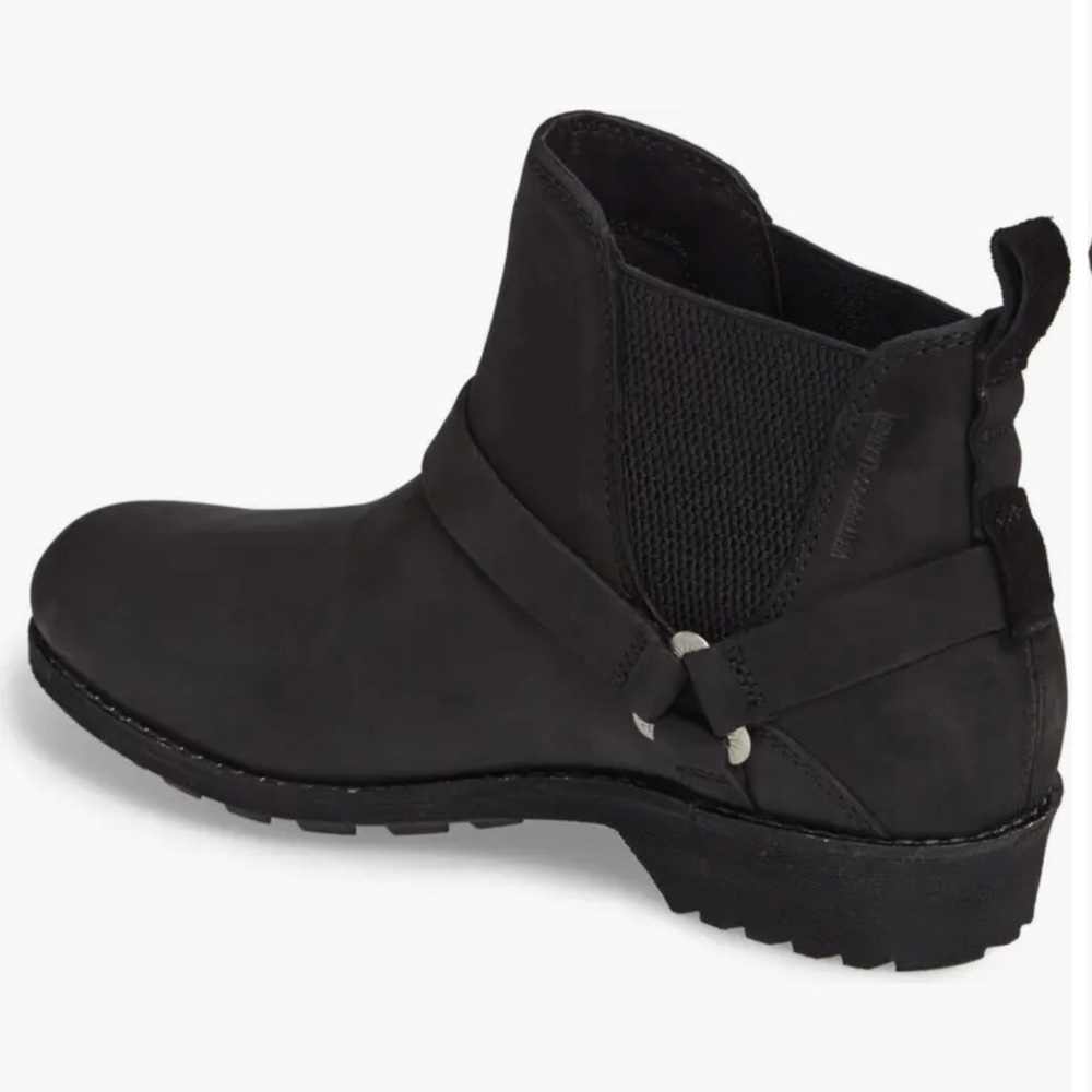 Waterproof Teva Chelsea Boots GUC!